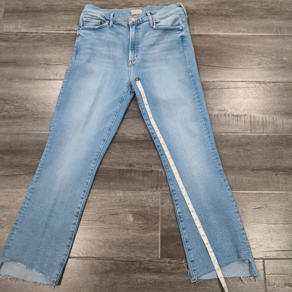 MOTHER The Insider Crop Step Fray Jeans - Picture 12 of 15